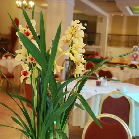 Hotel Pella ヤニツァ エクステリア 写真