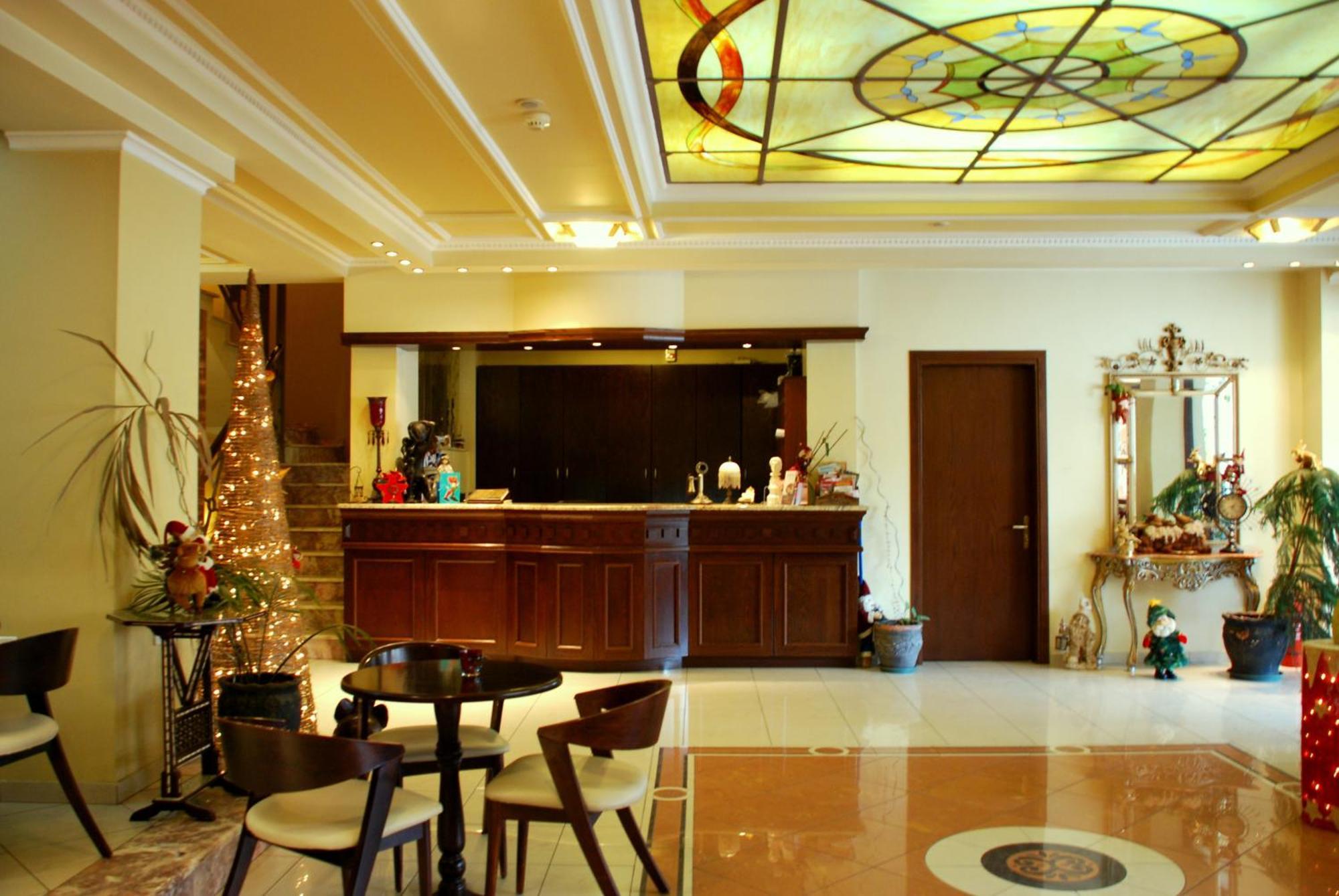 Hotel Pella ヤニツァ エクステリア 写真