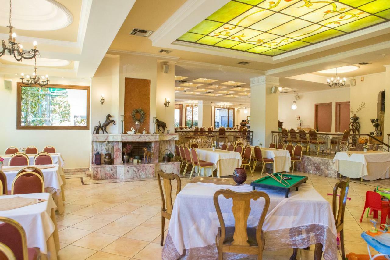 Hotel Pella ヤニツァ エクステリア 写真