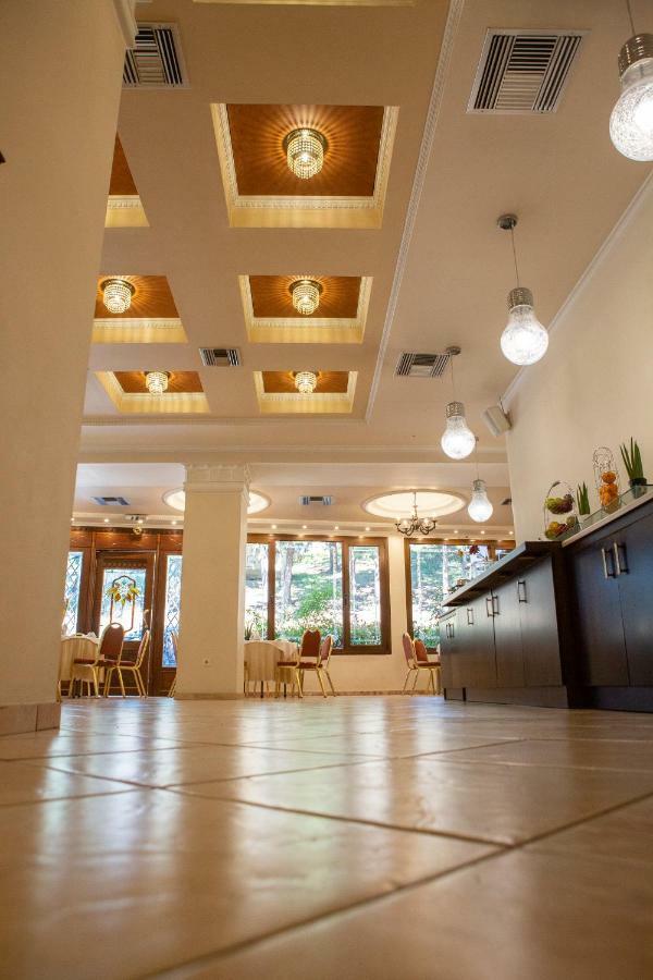 Hotel Pella ヤニツァ エクステリア 写真