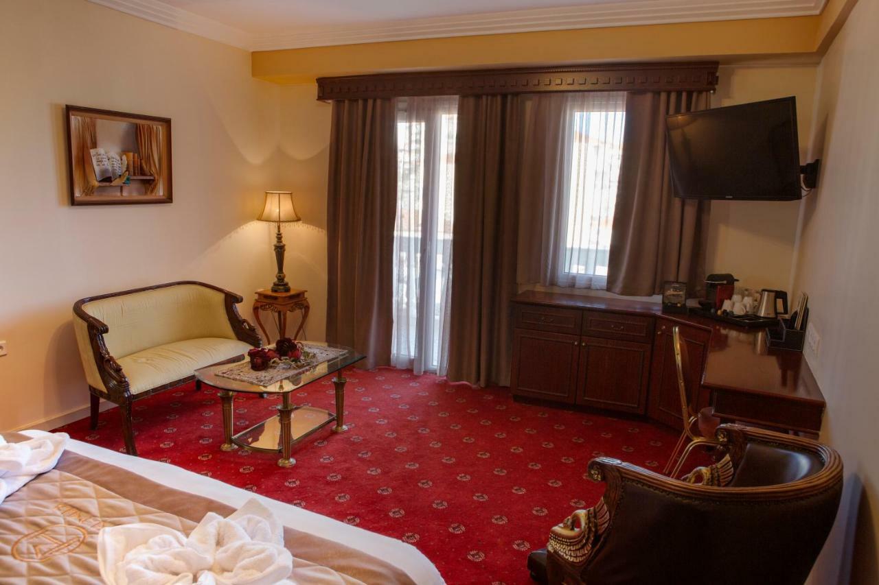 Hotel Pella ヤニツァ エクステリア 写真