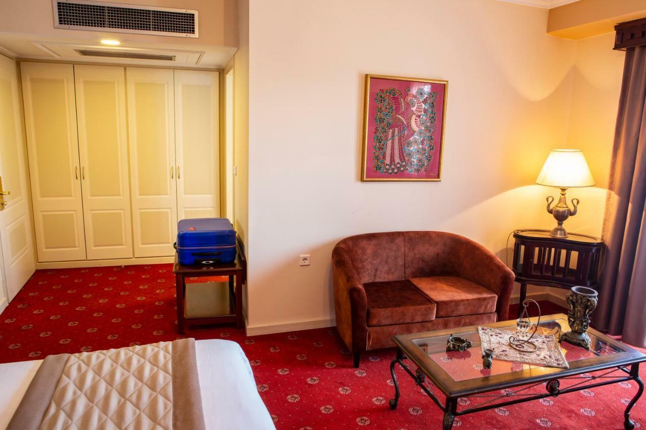 Hotel Pella ヤニツァ エクステリア 写真