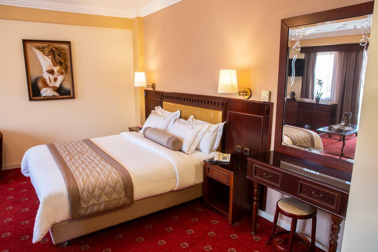 Hotel Pella ヤニツァ エクステリア 写真