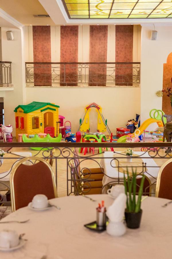 Hotel Pella ヤニツァ エクステリア 写真
