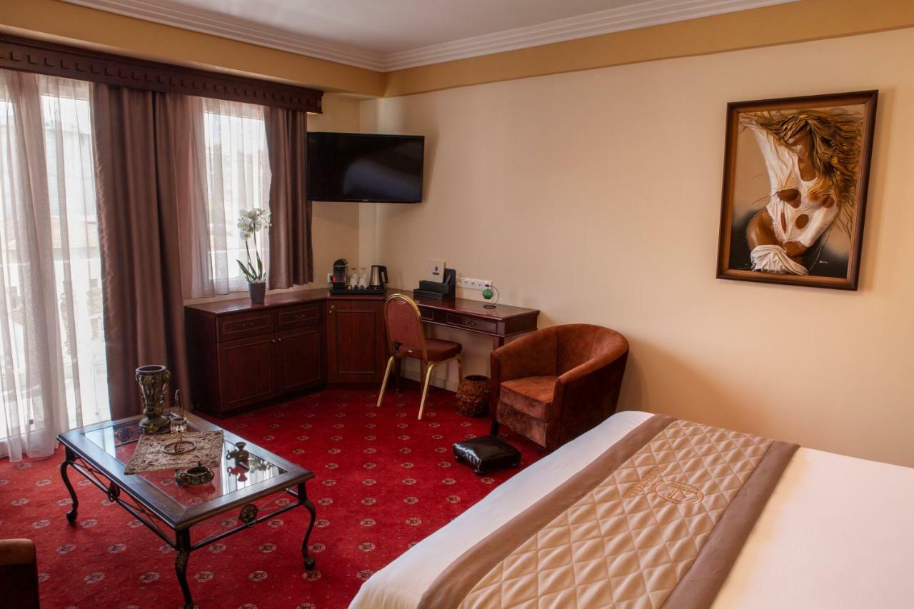 Hotel Pella ヤニツァ エクステリア 写真