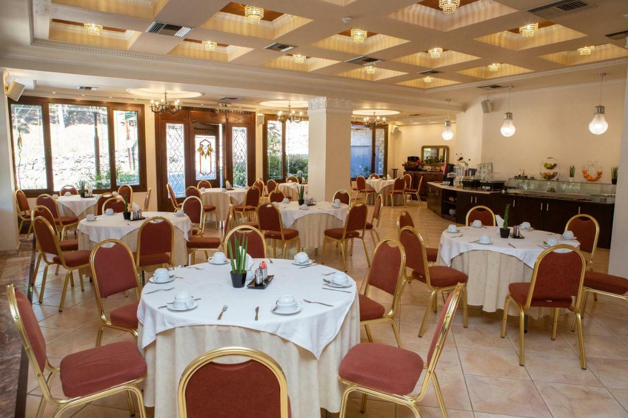 Hotel Pella ヤニツァ エクステリア 写真