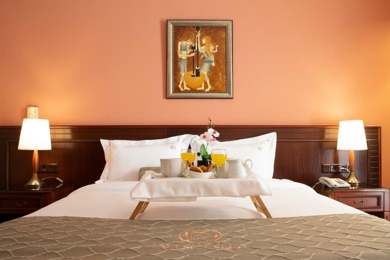 Hotel Pella ヤニツァ エクステリア 写真