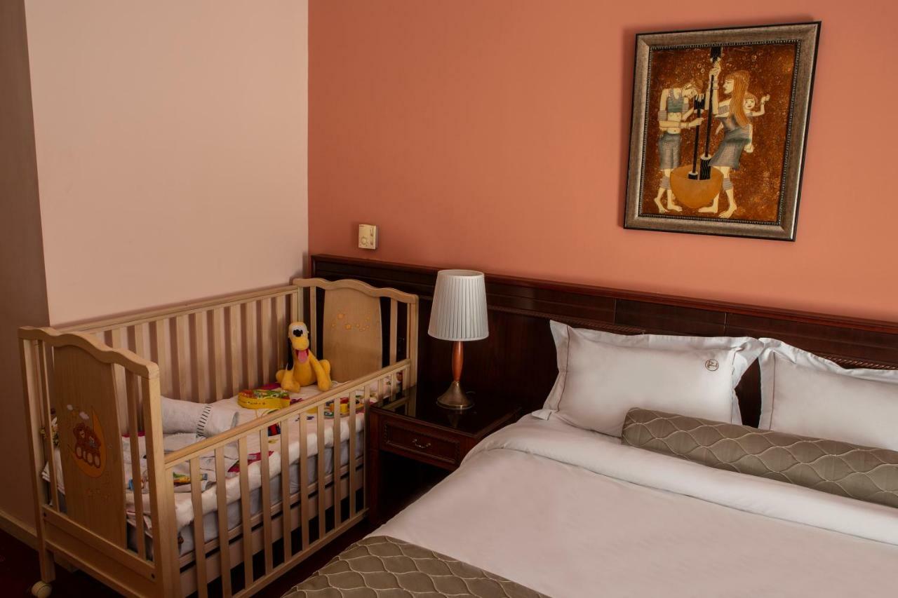 Hotel Pella ヤニツァ エクステリア 写真